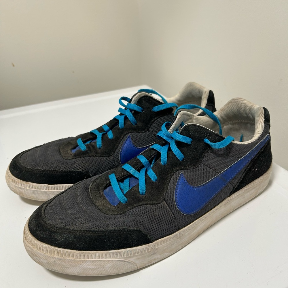 Nike Men’s Sneaker Black Blue Size 11.5
